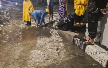 Gerak Cepat Atas Arahan Wali Kota Munafri, Satgas PU Makassar Sisir Ki Drainase Pettarani Hingga Landak Baru