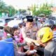 Kapolres Wajo Bersama Sat Lantas dan Bhayangkari Cabang Wajo Berbagi Takjil kepada Masyarakat