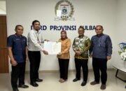 Sekretaris DPRD Sulbar Dampingi ki Wakil Ketua Terima LHP BPK RI Atas Kepatuhan Belanja Daerah TA. 2025