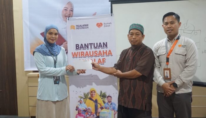 Mantapna Tawwa, Rumah Zakat dan Tigalapan Indonesia Serahkan Beasiswa