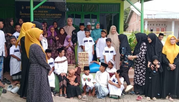 Isteri Bupati Andi Utta Sambangi Panti Asuhan Al Maun Jalanjang