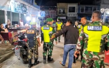 Kebersamaan di Malam Hari, TNI dan Masyarakat Rawat Keamanan Pitumpanua