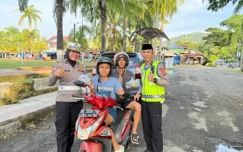 Berkah dan Humanis, Ditlantas Polda Sulbar Berbagi Takjil dan Sisipkan Pesan Keselamatan