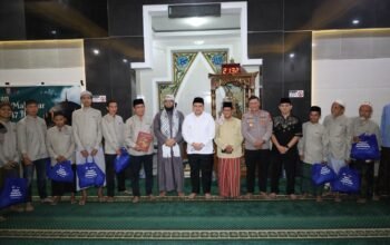 Tarawih Bersama Warga di Rappocini, Munafri Ajak Warga Wujudkan Ki Impactful Governance