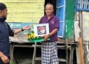 Berbagi di Bulan Ramadhan, Satnarkoba Polresta Mamuju Bagikan ki Puluhan Paket Sembako