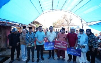 Gubernur Sulbar Serahkan ki Bantuan Rp600 Juta untuk Korban Kebakaran di Polman