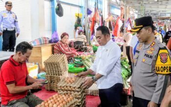 Cegah Lonjakan Harga, Andi Rosman Turun ke Pasar Pantau Sembako