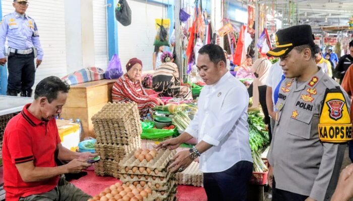 Cegah Lonjakan Harga, Andi Rosman Turun ke Pasar Pantau Sembako