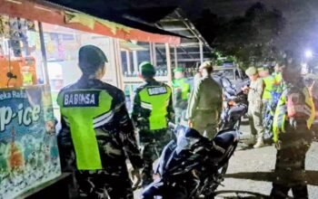 Babinsa Pimpin Patroli Gabungan di Tanasitolo, Aparat dan Warga Jaga Keamanan Wilayah