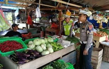 Dirlantas Blusukan ke Pasar Tradisional Mamuju, Pantau ki Stabiltas Harga dan Bantu Ekonomi Pedagang Kecil