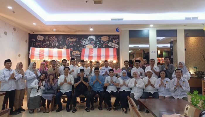 Hebat Ki, Rektor UPRI Hadiri Ki Buka Puasa Bersama FKIP-UPRI di Aerotel Hotel