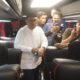 Gubernur Suhardi Duka Naik ke Atas Bus, Dialog Langsung ki dengan Pemudik di Terminal Simbuang