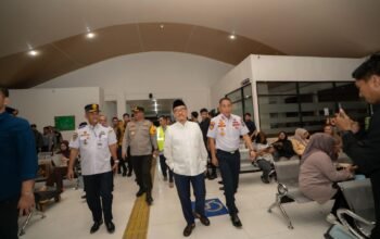 Gubernur Sulbar Pantau ki Arus Mudik di Terminal Simbuang Mamuju, Pastikan Bus Layak Jalan