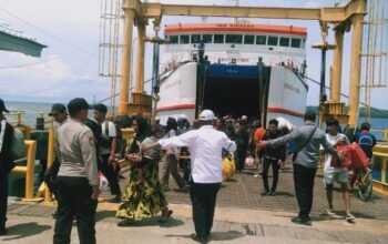 Polresta Mamuju Sigap ki Berikan Pelayanan dan Pengamanan di Pos Pantau Pelabuhan Simboro