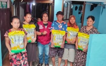 Ini baru Ketua RT 04/RW 08 Tauwwa Daeng Baji Salurkan Bantuan Beras dari Gaji Pertamanya