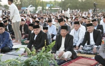 Tauwwa, Munafri-Aliyah Laksanakan Shalat Idulfitri Bersama Puluhan Ribu Jamaah di Karebosi
