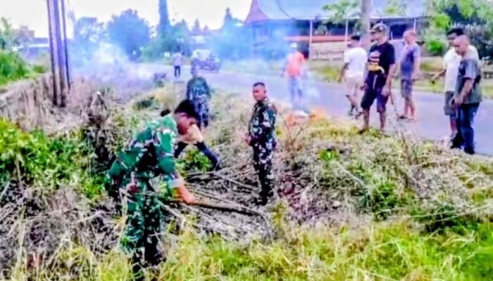 Koramil Maniangpajo Bersihkan Drainase, Cegah Genangan Saat Musim Hujan