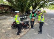 Jumat Berkah, Ditlantas Polda Sulbar Bagikan ki Makanan Gratis Sasar Ojol, Tukang Becak, dan Tukang Parkir