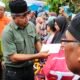 Bupati Andi Utta Minta Korban Kebakaran Bersabar Sambil Serahkan Bantuan Uang Tunai dan Paket Dari Kemensos