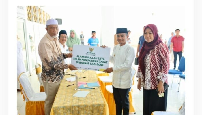 Madeceng, Bupati dan Wakil Bupati Bone Tunaikan Zakat Beserta Pimpinan OPD – Camat di Kantor BAZNAS