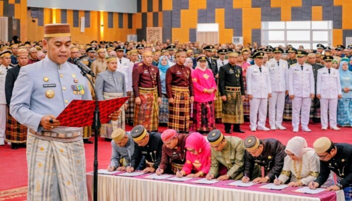 Pelantikan 364 Pejabat Bernuansa Adat, Bupati Wajo Tekankan Nilai Yassiwajori dalam Pelayanan Publik