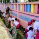 Koramil Sajoanging Bersama Guru dan Siswa Bersihkan Lingkungan SDN 227 Doping