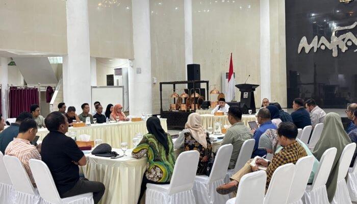 Tak Kenal Libur, Wali Kota Makassar Pimpin Ki Rapat Strategis Tangani Sampa