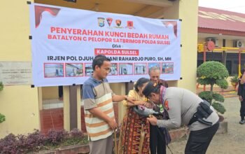 Membungkuk Penuh Hormat, Cium Tangan Penuh Makna, Potret Ketulusan Kapolda Sulsel dalam Semangat Sipakatau, Sipakalebbi, Sipakainge