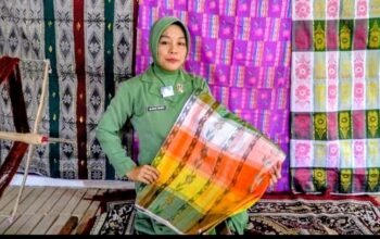 Dari Wajo ke Panggung Nasional: Sentuhan Emas Tangan Kreatif Persit Angkat Tenun Sutera Sengkang