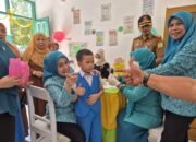 Sukseskan ORI Campak, Ketua TP-PKK Sinjai Pantau Langsung Imunisasi 120 Murid TK