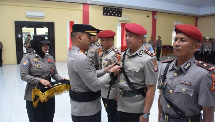 Sepuluh Perwira Sertijab ki di Polres Bulukumba di Polres Bulukumba, Ini Tauwwa Pesannya Kapolres 