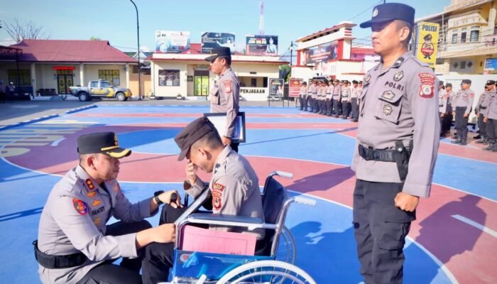 Moment Haru Warnai ki Pelepasan Tugas Personel Polres Sidrap