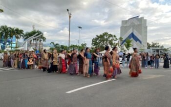 Dispoparekraf Sulbar Gelar ki Fashion Show di Landscape Mamuju hingga Bundaran Maleo