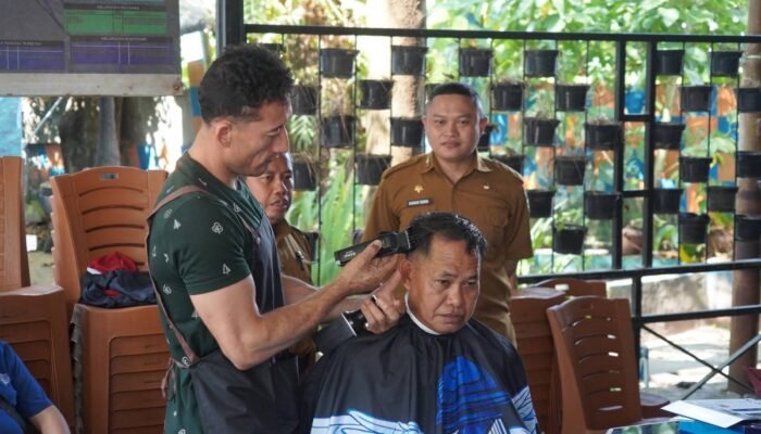 IOM dan Kecamatan Tamalate Gandeng Ki Komunitas Barber Imigran Gelar Cukur Gratis Tauwwa