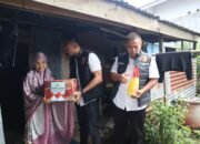 Kasat Reskrim Polres Sinjai Salurkan Bantuan Sembako untuk Warga Kurang Mampu