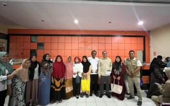 Kemensos Melalui Balai Sentra Pangurangi Takalar Salurkan ki Bantuan Kepada Lansia di Bulukumba