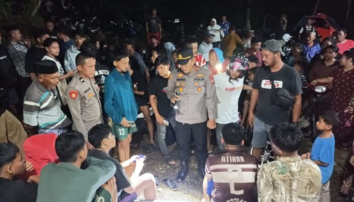 Kapolsek Palakka dan BPBD Evakuasi Warga Yang Terjebak Banjir