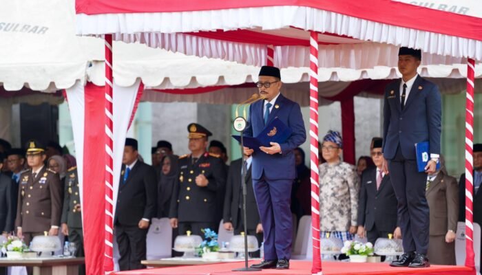 Hardiknas 2026 di Sulbar: Gubernur Suhardi Duka Tekankan ki Digitalisasi dan Kesejahteraan Guru