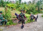 Koramil 1406-10/Pitumpanua Bersama Warga Bersihkan Jalan dan Selokan di Bulusiwa