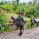 Koramil 1406-10/Pitumpanua Bersama Warga Bersihkan Jalan dan Selokan di Bulusiwa