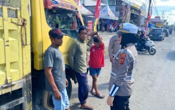Tauwwa Polantas Menyapa, Kanit Kamsel Ipda Nuraeni Edukasi Sopir Truk
