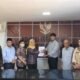 Perkuat ki Layanan Informasi, KominfoSS Sulbar Serahkan DIP Pemprov ke Komisi Informasi