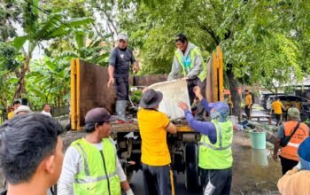 Polres Wajo Bersinergi Ciptakan Lingkungan Bersih dan Sehat Lewat Gerakan Kurvei