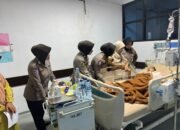 Polwan Polres Bulukumba Besuk ki Syifa di RSUD.