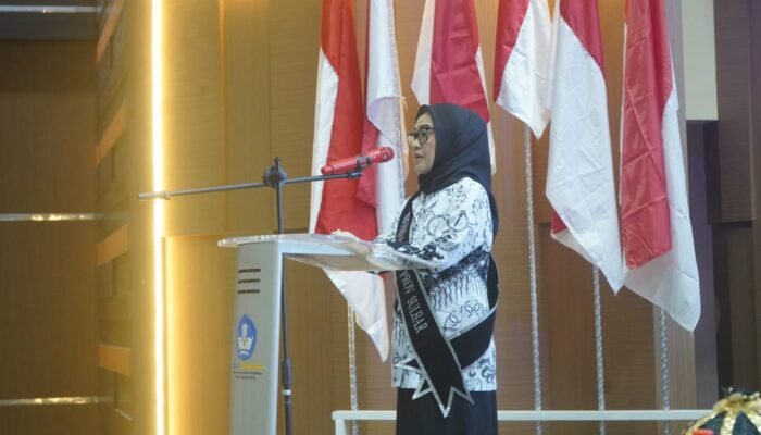 Pengukuhan Ibunda Guru se-Sulbar, Harsinah Suhardi Tekankan ki Pendidikan Berbasis Kasih Sayang