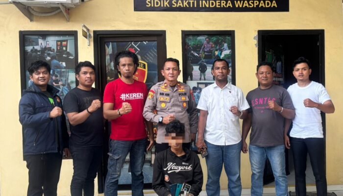 Ciddako, Pemuda Ini di Ciduk Tim Polsek Ujung Bulu, Diduga Mencuri  6 Unit Handphone di Salah Satu Toko di Bulukumba 