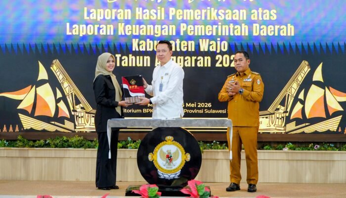 Wajo Raih WTP Lagi, Bupati dan Wakil Ketua DPRD Terima LHP LKPD 2025