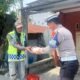 Jumat Berkah, Ditlantas Polda Sulbar Kembali Hadir di Tengah Masyarakat Berbagi Makanan Gratis