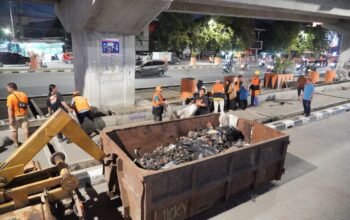 Tauwwa, Jaga Estetika Kota, Pemkot Makassar Bersihkan Sampah dan Drainase di Bawah Tol Pettarani