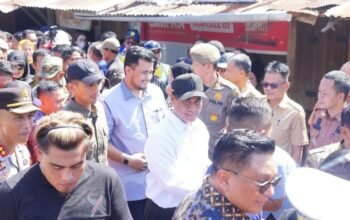 Madeceng, Mentan RI dan Gubernur Sulsel Salurkan Bantuan Kepada Korban Banjir di Bone